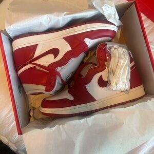 Nike W Air Jordan 1 Retro High OG Varsity Red (DJ4891-061) Size 7 Women